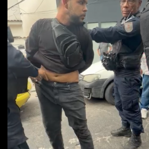 Troca de Tiros na Piedade: Suspeitos Assaltavam a Região, Um Morre e Outro é Preso com Revólveres e Moto