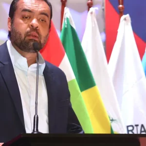 Virada no TSE e aposta em desconhecido: o jogo arriscado do PL de Flávio Bolsonaro no Rio