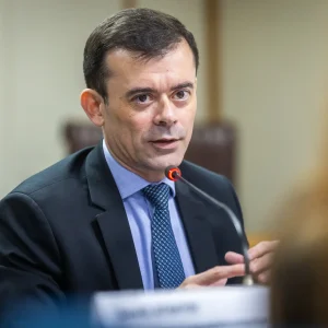 Crise Política no RJ Atrasará Adesão à Nova Subvenção do Diesel, Avalia Ministério da Fazenda