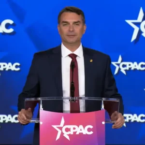 Flávio Bolsonaro confirma envio de dados sigilosos de segurança do RJ aos EUA para classificar facções como terroristas