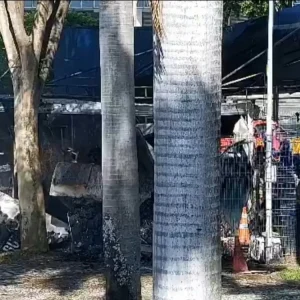 Base do Segurança Presente no Centro do Rio pega fogo após explosão de bicicleta elétrica; veja vídeo