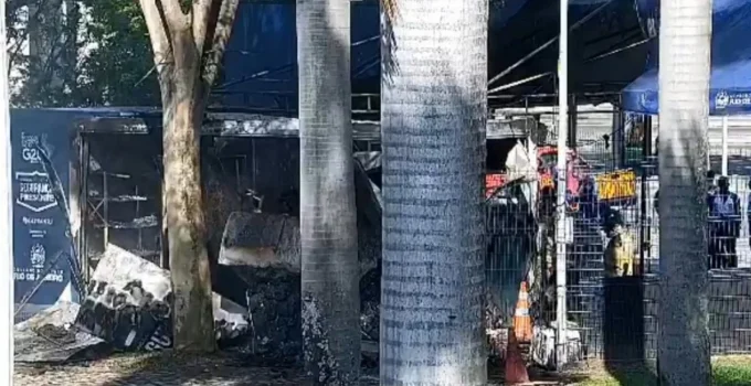 Base do Segurança Presente no Centro do Rio pega fogo após explosão de bicicleta elétrica; veja vídeo