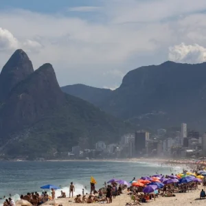 Rio de Janeiro volta ao Estágio 1 de Calor com previsão de sol e chuva para a semana da Páscoa