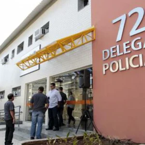 Criança de 11 anos é forçada a comer fezes de cachorro em condomínio no Rio de Janeiro; caso é investigado