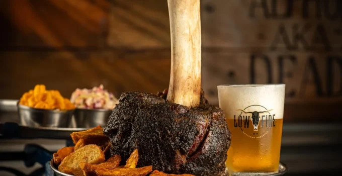 Low Fire Smokehouse: Conheça o Imponente Hammer Steak e Novidades do Cardápio de American BBQ no Rio