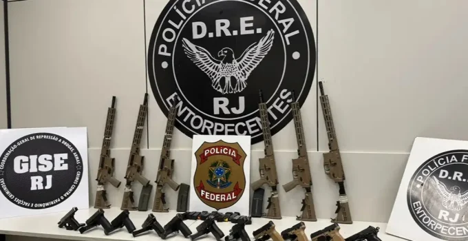 PF apreende 10 fuzis e 12 pistolas em ações na Via Dutra com destino ao Rio de Janeiro