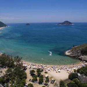 Grumari: A Joia Esmeralda do Rio de Janeiro, a 1h de Niterói e Eleita a 38ª Melhor Praia do Mundo