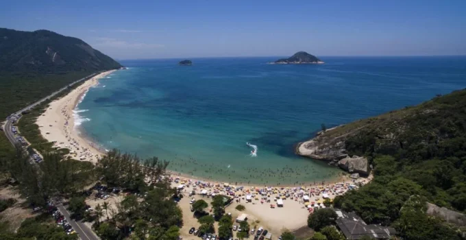 Grumari: A Joia Esmeralda do Rio de Janeiro, a 1h de Niterói e Eleita a 38ª Melhor Praia do Mundo