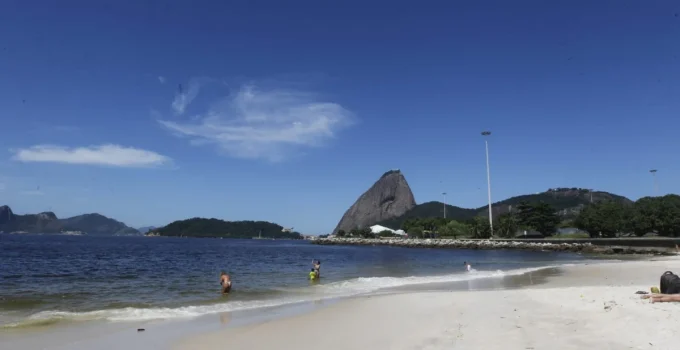Rio de Janeiro em Alerta: Calor Extremo Nesta Quarta-feira (8) Precede Mudança Drástica no Tempo com Chuvas e Queda de Temperatura