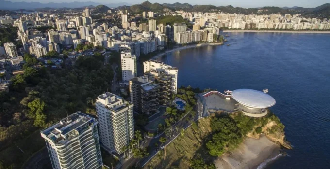 Niterói: A Cidade Sorriso que Lidera Rankings e Encanta com Natureza e Cultura no Rio