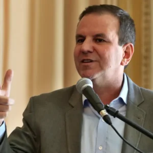 Eduardo Paes entra na briga pelo Governo do Rio e clama por "Diretas Já!" em meio a tensão política