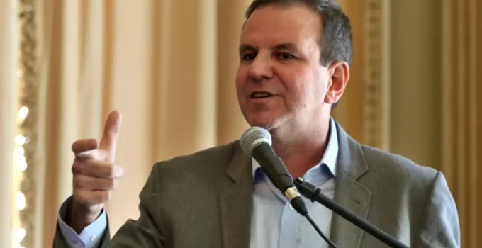 Eduardo Paes entra na briga pelo Governo do Rio e clama por "Diretas Já!" em meio a tensão política