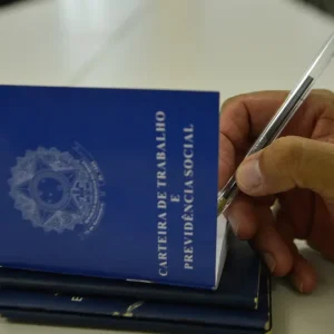 Governador em exercício do Rio antecipa pagamento de servidores e 13º salário em duas parcelas