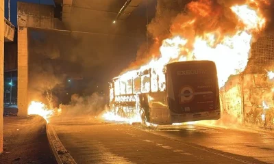 Incêndio em Ônibus Executivo na Avenida Brasil Causa Caos e Lentidão no Trânsito do Rio de Janeiro