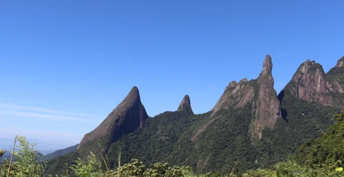 Descubra RJ impulsiona Teresópolis como destino estratégico na Serra Verde Imperial com turismo rural e experiências autênticas