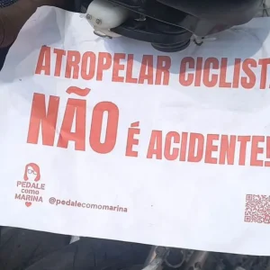 Ciclistas protestam na Tijuca após morte de mãe e filho: 'Não é acidente'