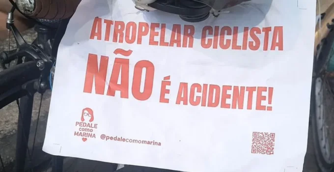 Ciclistas protestam na Tijuca após morte de mãe e filho: 'Não é acidente'