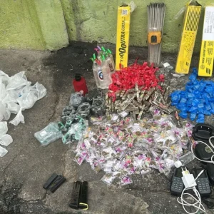 Corpo Carbonizado é Encontrado em Operação Policial no Morro Azul, Flamengo; Três Suspeitos Detidos