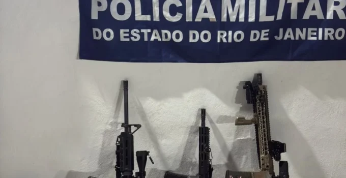 Duque de Caxias: Três Fuzis Calibre 5.56 São Apreendidos em Operação Policial na Comunidade do Sapo