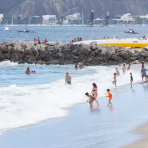 Rio de Janeiro terá dias de sol e temperaturas amenas: Previsão aponta céu limpo e máximas de até 33°C até quinta-feira