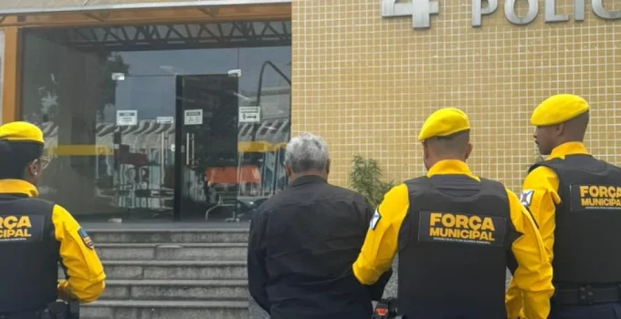 Força Municipal prende homem por furto de notebooks e celular em mochila, em flagrante na Avenida Presidente Vargas
