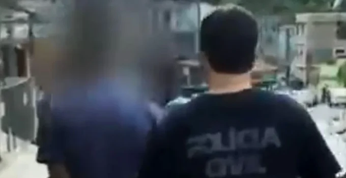 Homem é preso em flagrante após agredir a própria mãe dentro de casa em Teresópolis, Rio de Janeiro