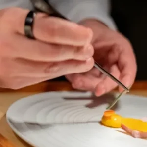 Brasil Celebra Marco Histórico: Tuju e Evvai Conquistam 3 Estrelas Michelin na Edição 2026