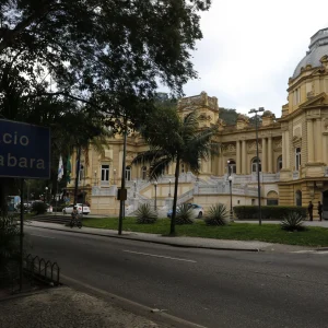 Frente de Paes defende suspensão de eleição na Alerj até decisão do STF e alerta para instabilidade jurídica