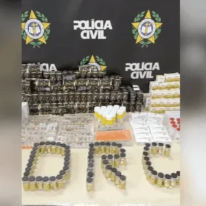 Polícia do RJ apreende anabolizantes e canetas emagrecedoras ilegais vindas do Paraguai em ônibus