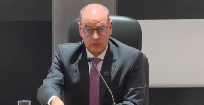 Governador do RJ, Ricardo Couto, audita contratos e restringe novas licitações em meio à crise institucional