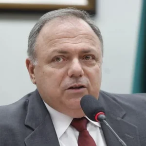 Governador em Exercício Extingue Subsecretaria de Gastronomia e Demite Quase 500 Cargos Comissionados no RJ