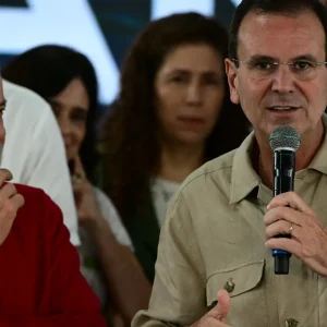 PT do Rio Apoia Eduardo Paes para Governo e Indica Benedita da Silva ao Senado Pós-Renúncia de Castro