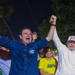 PT do Rio oficializa apoio a Eduardo Paes para governo estadual e indica Benedita da Silva ao Senado