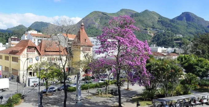 Hotéis do RJ superam 80% de ocupação no feriado de Tiradentes, impulsionados por destinos serranos e históricos