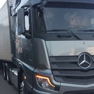 Polícia Militar recupera dois caminhões roubados em operações distintas na Região Metropolitana do Rio