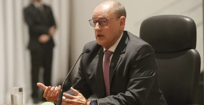 Estado do Rio projeta déficit de R$ 12,94 bilhões em 2027 e busca rigor fiscal para evitar desperdícios