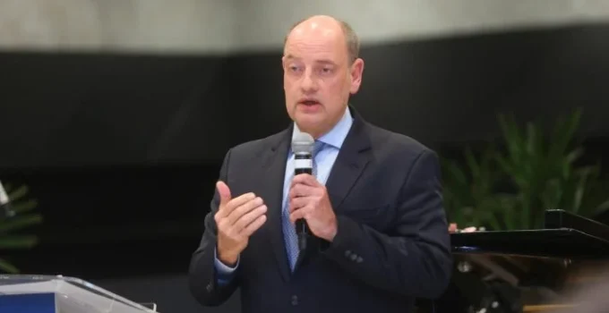 Governador Interino do RJ, Ricardo Couto, Implementa Teto para Cargos Comissionados e Amplia Exonerações em Busca de Ajuste Fiscal