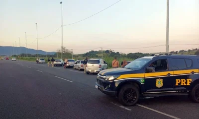 PRF Realiza Operação de Segurança Viária em Itaguaí: Mais de 50 Veículos Fiscalizados e Irregularidades Identificadas