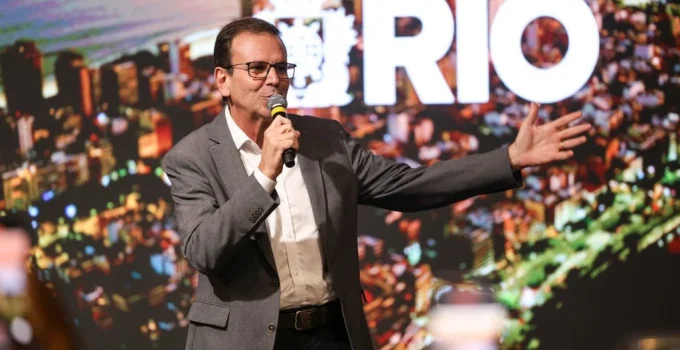Eduardo Paes lidera pesquisa e pode ser eleito governador do RJ em 1º turno, aponta Paraná Pesquisas
