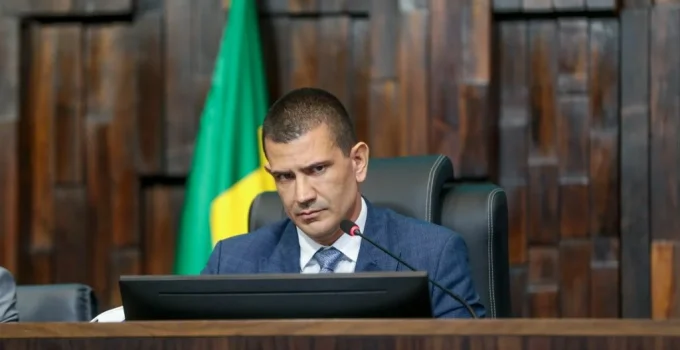 Douglas Ruas se reúne com ministro Zanin em Brasília para discutir sucessão no Governo do Rio