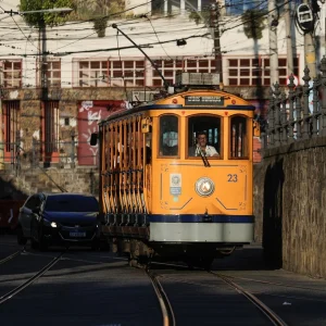 Feriadões de Tiradentes e São Jorge impulsionam turismo e economia no estado do Rio com alta de 30% em bares e restaurantes e 77% de ocupação no interior