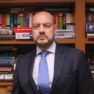 Zanin mantém presidente do TJ-RJ como governador interino e barra posse de novo chefe da Alerj