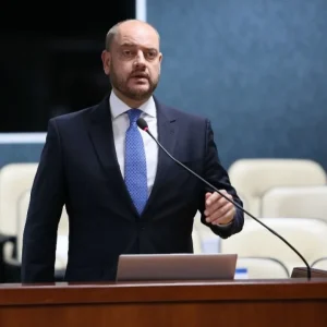 Ministro do STF Mantém Presidente do TJ-RJ como Governador Interino do Rio de Janeiro em Decisão Judicial