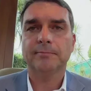 Flávio Bolsonaro cobra STF sobre RJ: 'Eleição não se resolve em canetada, mas no voto'