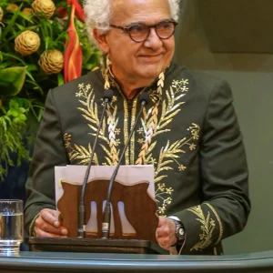 Milton Hatoum toma posse na Academia Brasileira de Letras como o primeiro imortal amazonense