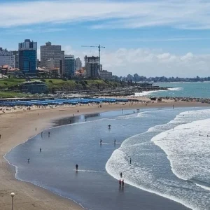 Mar del Plata compete com Rio e Galápagos pelo título de Melhor Destino de Praia da América do Sul em 2026