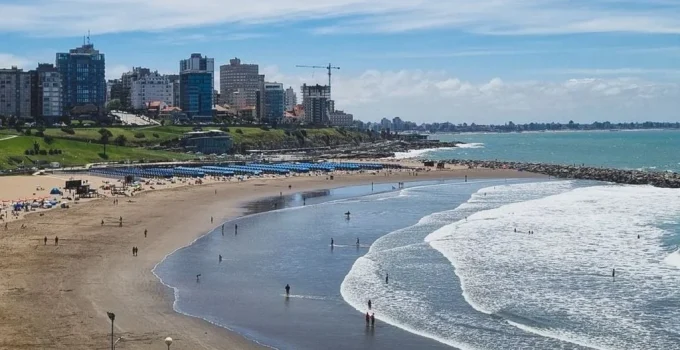 Mar del Plata compete com Rio e Galápagos pelo título de Melhor Destino de Praia da América do Sul em 2026
