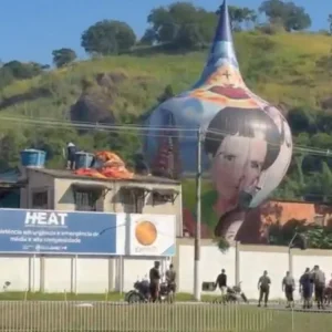 Balão de 20 metros cai em hospital de São Gonçalo, causa pânico e interrupção de atendimentos