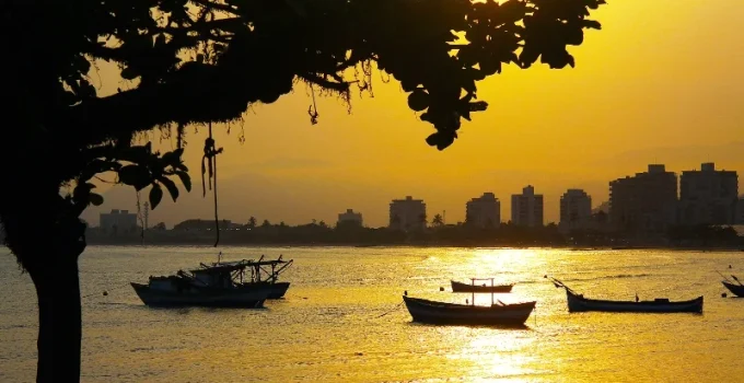 Novo Roteiro Turístico Conecta Litoral de SP e RJ com Praias, Ilhas e Cachoeiras
