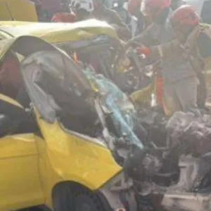 Motorista Fica Gravemente Ferido em Acidente com Dois Carros na Avenida Governador Leonel de Moura Brizola em Duque de Caxias